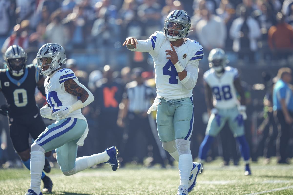 Dallas Cowboys quarterback Dak Prescott (right) and running back Tony Pollard.
